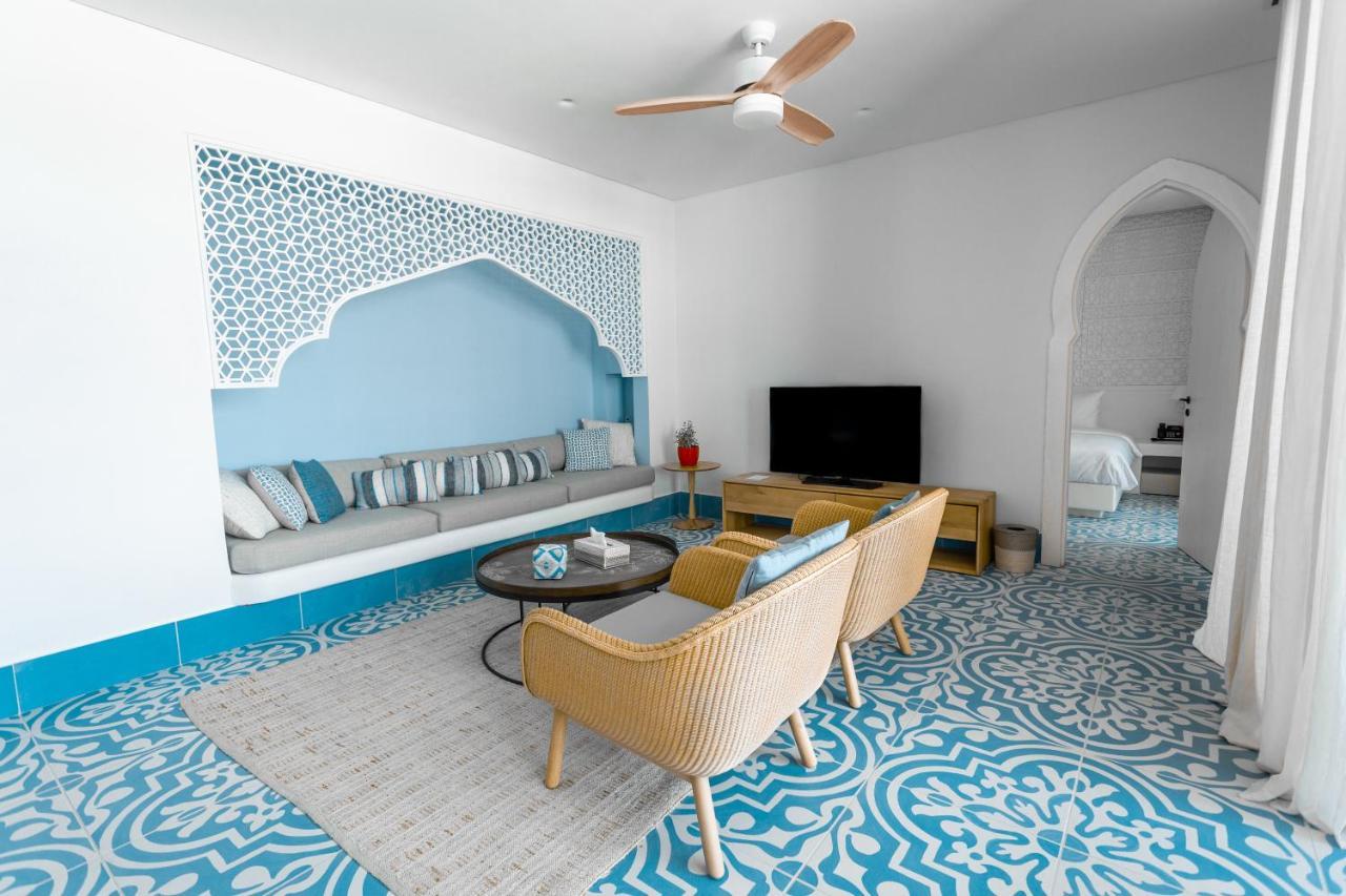 Cloud 7 Residences Ayla Aqaba Ngoại thất bức ảnh A living room in a suite at the resort