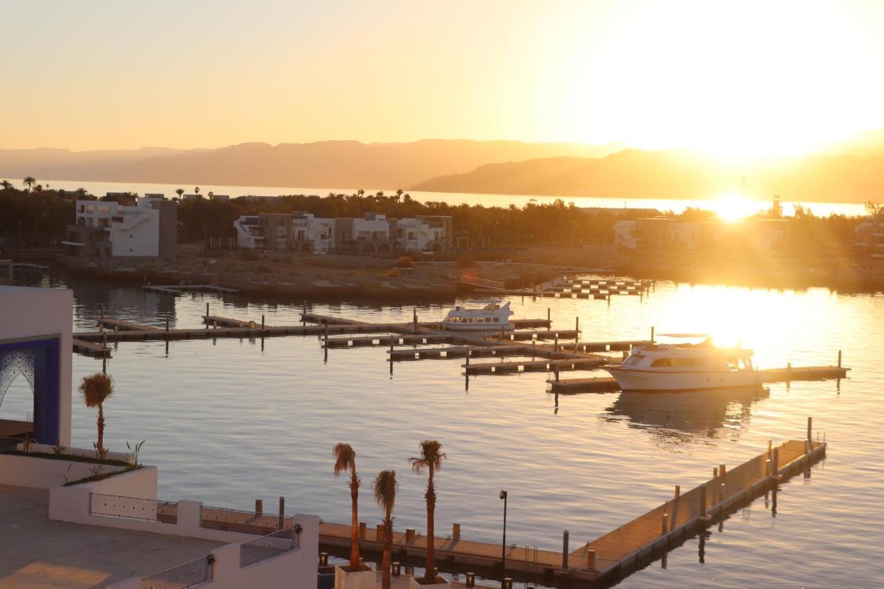 Cloud 7 Residences Ayla Aqaba Ngoại thất bức ảnh Sunset at the marina
