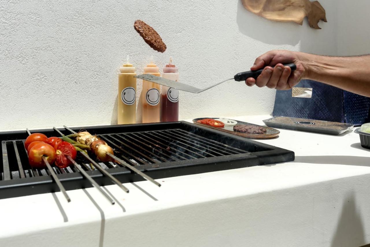 Cloud 7 Residences Ayla Aqaba Ngoại thất bức ảnh A spatula in use