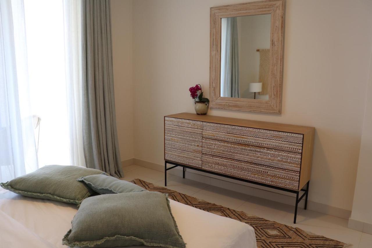 Cloud 7 Residences Ayla Aqaba Ngoại thất bức ảnh A modern dresser