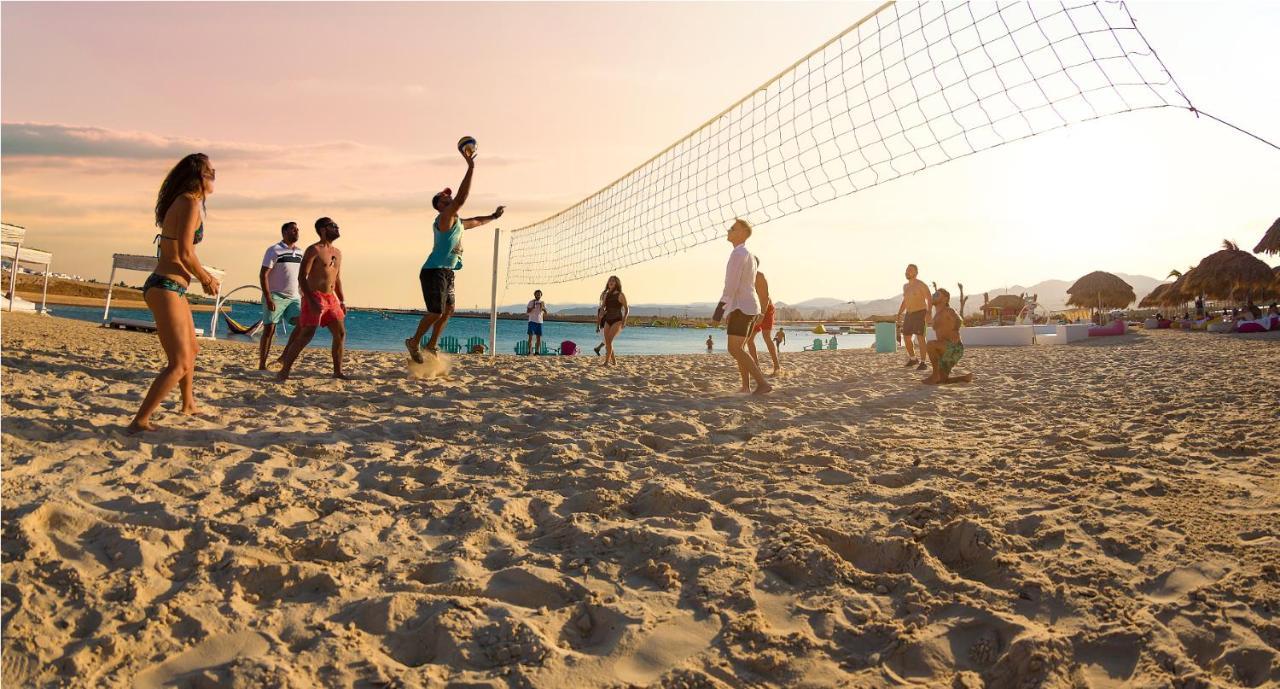 Cloud 7 Residences Ayla Aqaba Ngoại thất bức ảnh Beach volleyball at the Atlantis Paradise Island
