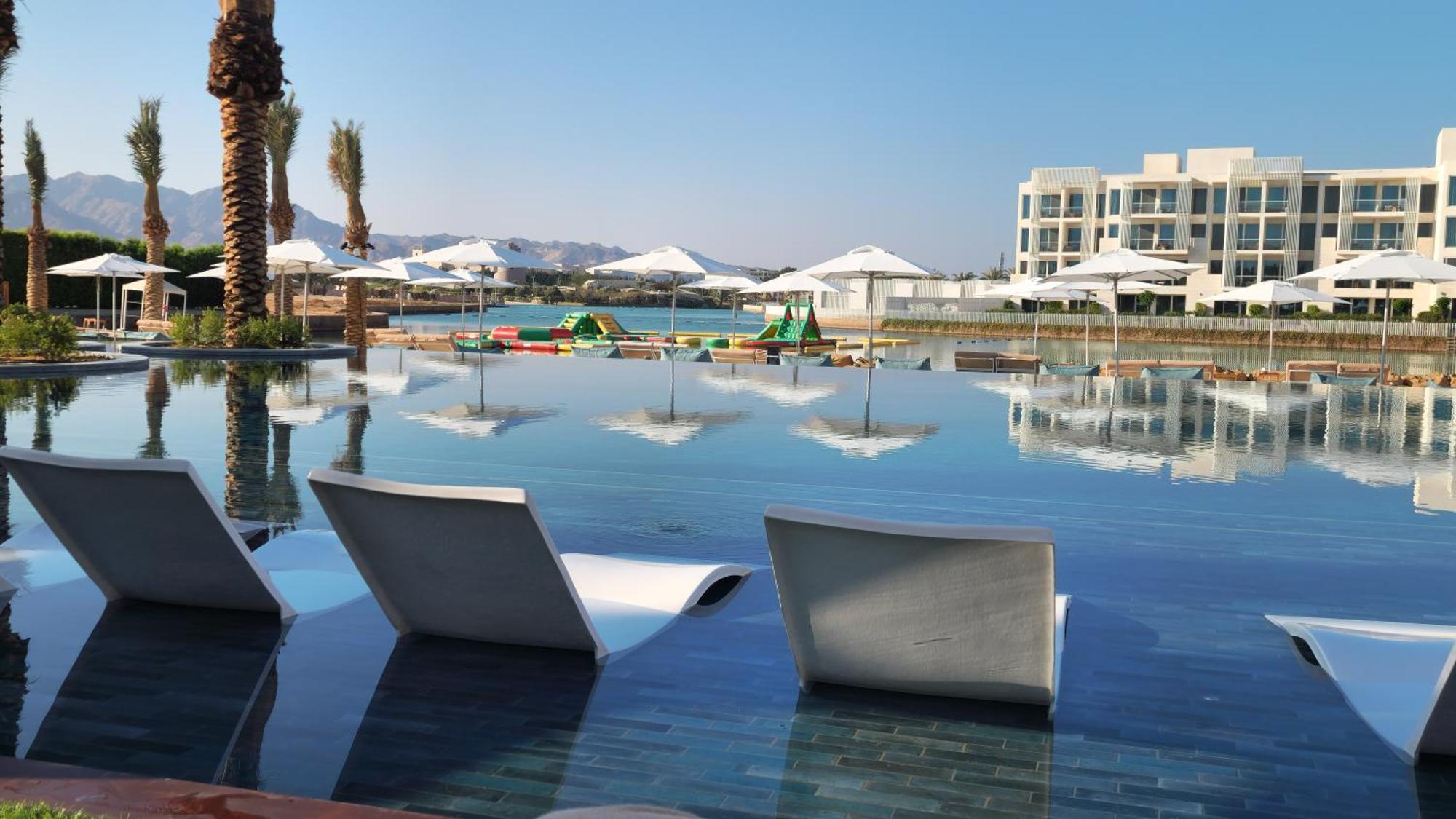Cloud 7 Residences Ayla Aqaba Ngoại thất bức ảnh The resort's lagoon